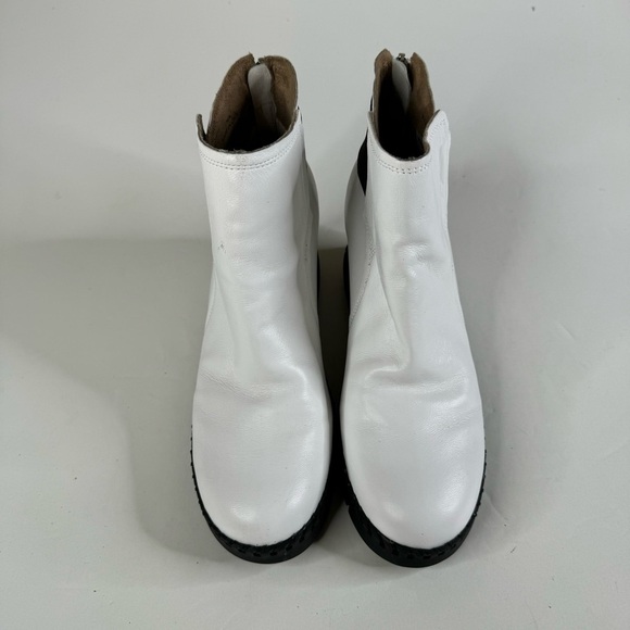 J.Renee Nagetta Pure White Leather Wedge Heel Ankle Booties Size 7.5 - Picture 2 of 7